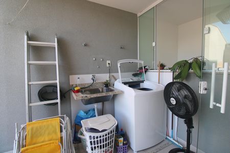 Casa de condomínio à venda com 129m², 3 quartos e 1 vagaÁrea de serviço