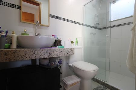 Banheiro da suíte 3 de casa de condomínio à venda com 3 quartos, 129m² em Tanque, Rio de Janeiro