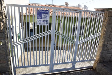 Casa à venda com 200m², 1 quarto e 2 vagas Casa à venda com 200m², 1 quarto e 2 vagasfachada da casa