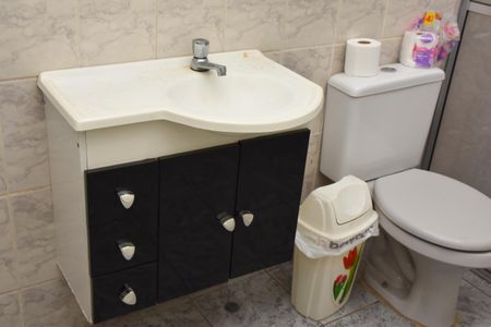 Casa à venda com 200m², 1 quarto e 2 vagas Casa à venda com 200m², 1 quarto e 2 vagasBanheiro