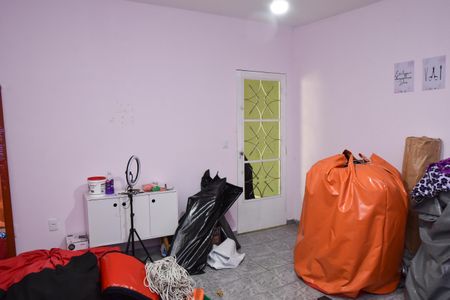 Casa à venda com 200m², 1 quarto e 2 vagas Casa à venda com 200m², 1 quarto e 2 vagasSala