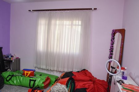 Casa à venda com 200m², 1 quarto e 2 vagas Casa à venda com 200m², 1 quarto e 2 vagasSala