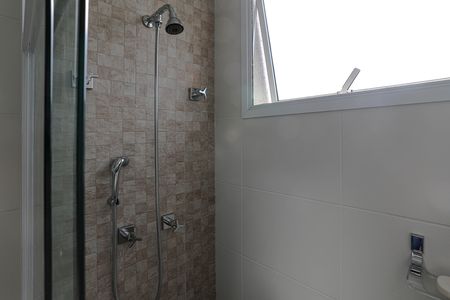 Banheiro de apartamento para alugar com 1 quarto, 42m² em Loteamento Mogilar, Mogi das Cruzes