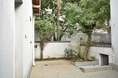 Quintal de casa à venda com 4 quartos, 240m² em Chácara Inglesa, São Paulo