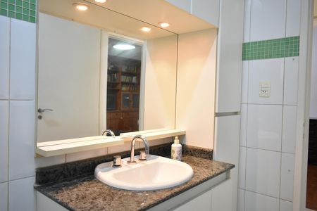 Banheiro Social de casa à venda com 4 quartos, 240m² em Chácara Inglesa, São Paulo