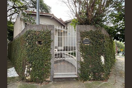 Fachada de casa à venda com 4 quartos, 240m² em Chácara Inglesa, São Paulo