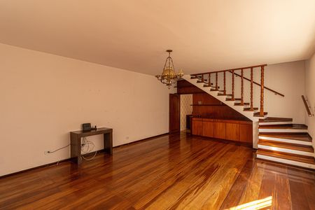 Casa para alugar com 400m², 4 quartos e 3 vagas Casa para alugar com 400m², 4 quartos e 3 vagasSala