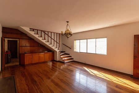 Casa para alugar com 4 quartos, 400m² em Ponte Rasa, São Paulo