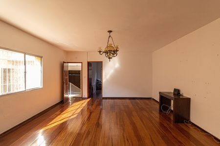 Casa para alugar com 400m², 4 quartos e 3 vagas Casa para alugar com 400m², 4 quartos e 3 vagasSala