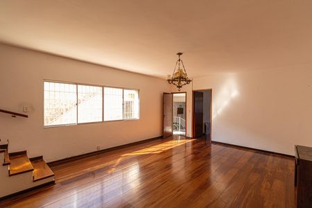 Casa para alugar com 400m², 4 quartos e 3 vagas Casa para alugar com 400m², 4 quartos e 3 vagasSala