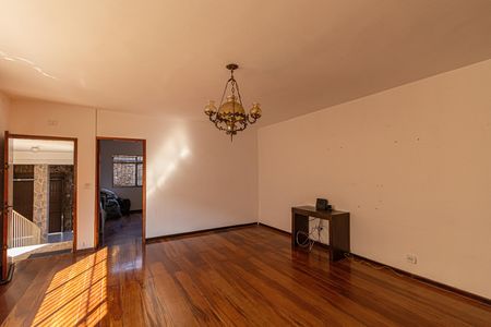 Casa para alugar com 400m², 4 quartos e 3 vagas Casa para alugar com 400m², 4 quartos e 3 vagasSala