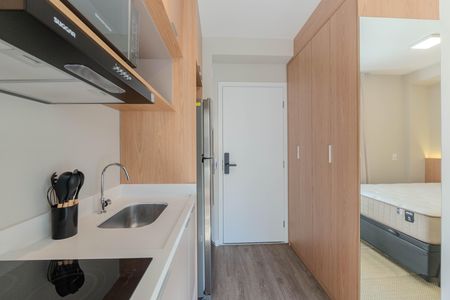 Cozinha de kitnet/studio para alugar com 1 quarto, 21m² em Bela Vista, São Paulo