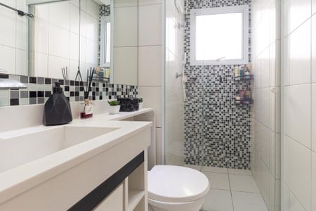 Banheiro de apartamento à venda com 2 quartos, 49m² em São Pedro, Osasco