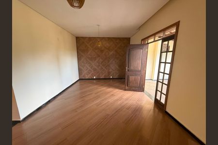 Casa para alugar com 3 quartos, 170m² em Ermelinda, Belo Horizonte