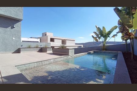 Casa de condomínio à venda com 294m², 4 quartos e 4 vagas