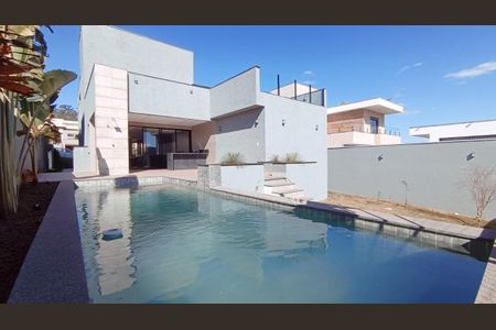 Casa de condomínio à venda com 294m², 4 quartos e 4 vagas