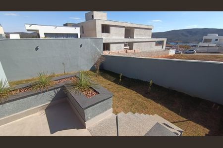 Casa de condomínio à venda com 294m², 4 quartos e 4 vagas