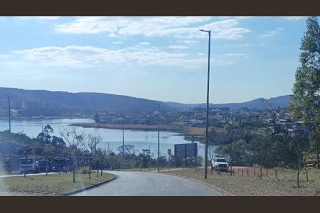 Casa de condomínio à venda com 294m², 4 quartos e 4 vagas