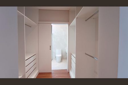 Casa de condomínio à venda com 294m², 4 quartos e 4 vagas