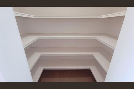 Casa de condomínio à venda com 294m², 4 quartos e 4 vagas