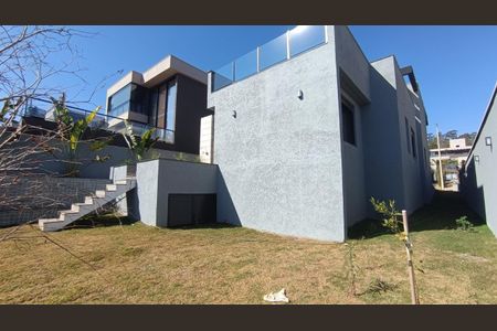 Casa de condomínio à venda com 294m², 4 quartos e 4 vagas
