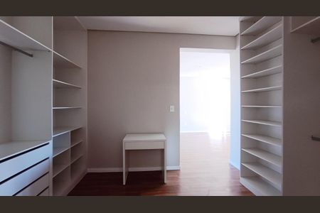 Casa de condomínio à venda com 294m², 4 quartos e 4 vagas