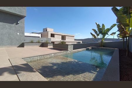 Casa de condomínio à venda com 294m², 4 quartos e 4 vagas