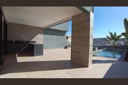 Casa de condomínio à venda com 294m², 4 quartos e 4 vagas