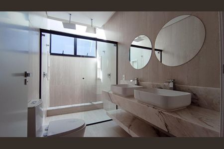 Casa de condomínio à venda com 294m², 4 quartos e 4 vagas