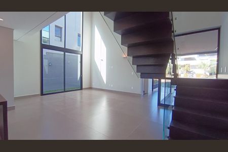 Casa de condomínio à venda com 294m², 4 quartos e 4 vagas