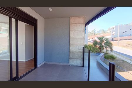 Casa de condomínio à venda com 294m², 4 quartos e 4 vagas