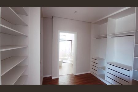 Casa de condomínio à venda com 294m², 4 quartos e 4 vagas