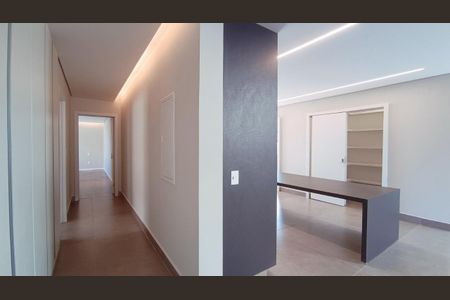 Casa de condomínio à venda com 294m², 4 quartos e 4 vagas