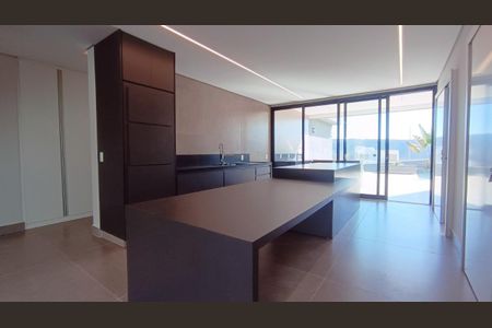 Casa de condomínio à venda com 294m², 4 quartos e 4 vagas