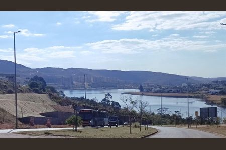 Casa de condomínio à venda com 294m², 4 quartos e 4 vagas