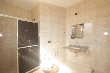 Casa para alugar com 310m², 3 quartos e 4 vagas Casa para alugar com 310m², 3 quartos e 4 vagasBanheiro da Suíte