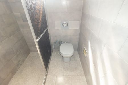 Casa para alugar com 310m², 3 quartos e 4 vagas Casa para alugar com 310m², 3 quartos e 4 vagasBanheiro Social 1