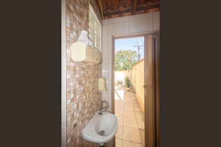 Casa para alugar com 310m², 3 quartos e 4 vagas Casa para alugar com 310m², 3 quartos e 4 vagasBanheiro Social 3