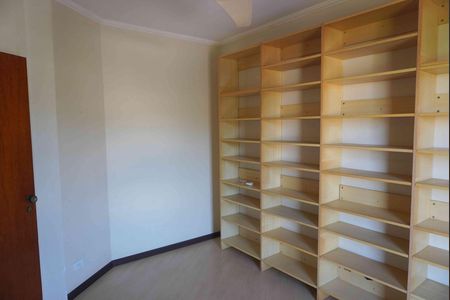 Casa de condomínio à venda com 390m², 4 quartos e 6 vagasQuarto