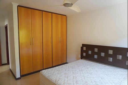 Casa de condomínio à venda com 390m², 4 quartos e 6 vagasSuite 1