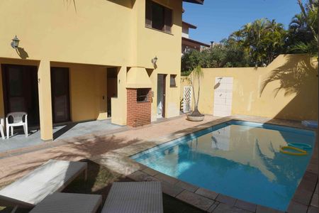 Casa de condomínio à venda com 390m², 4 quartos e 6 vagasPiscina
