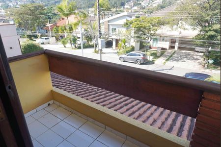 Casa de condomínio à venda com 390m², 4 quartos e 6 vagasSacada