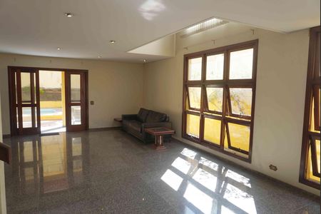 Casa de condomínio à venda com 390m², 4 quartos e 6 vagasSala