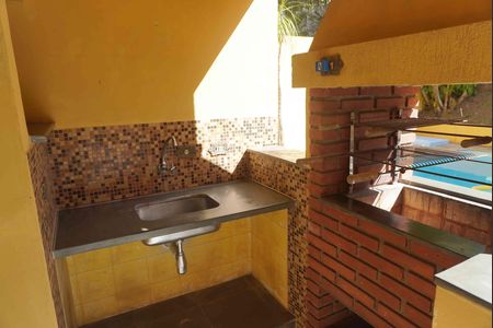 Casa de condomínio à venda com 390m², 4 quartos e 6 vagasChurrasqueira