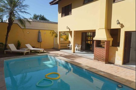 Casa de condomínio à venda com 390m², 4 quartos e 6 vagasPiscina