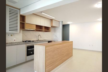 Sala com cozinha americana de apartamento para alugar com 2 quartos, 76m² em Vila Zilda, São Paulo