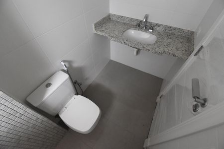 Apartamento à venda com 67m², 2 quartos e 2 vagasBanheiro da Suíte 1