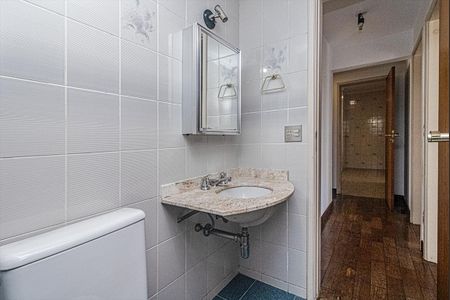 banheiro social_3 de apartamento para alugar com 3 quartos, 111m² em Vila Santo Estefano, São Paulo