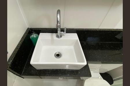 Banheiro de apartamento à venda com 2 quartos, 59m² em Chácara, Betim