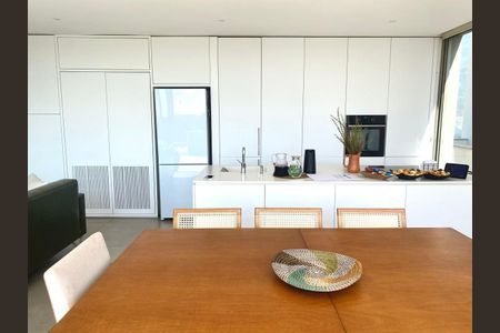 Casa à venda com 303m², 4 quartos e 9 vagas
